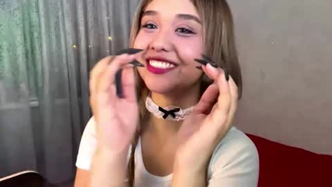 Lara online show from November 27, 2025, 6:21 pm