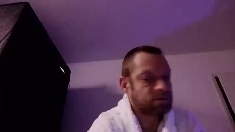 Snapshot of clausenflorian880 chatting on December 14, 2025, 11:53 pm Florian online show from December 14, 2025, 11:53 pm