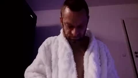 Snapshot of clausenflorian880 chatting on December 16, 2025, 4:39 am Florian online show from December 16, 2025, 4:39 am