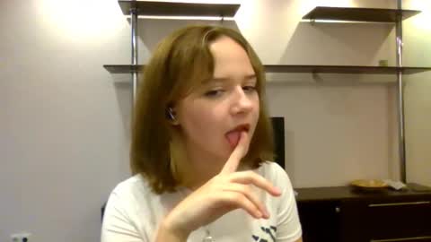 Snapshot of clementinaaures chatting on November 7, 2025, 12:05 pm clementinaaures online show from November 7, 2025, 12:05 pm