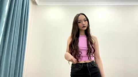 Snapshot of clementinecampion chatting on May 1, 2026, 12:43 pm Viki online show from May 1, 2026, 12:43 pm
