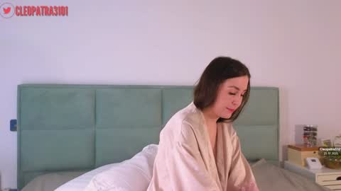 Cleopatra online show from November 25, 2025, 10:04 am