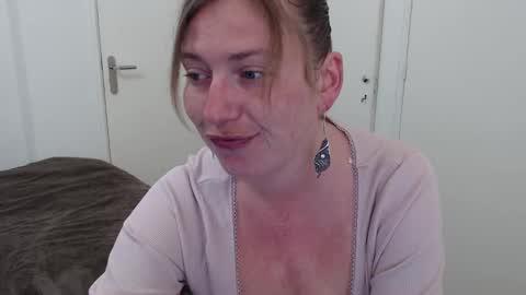 Syl  online show from March 5, 2026, 7:48 am