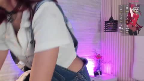 Snapshot of cloe__hills chatting on December 9, 2024, 6:25 pm Cloe online show from December 9, 2024, 6:25 pm