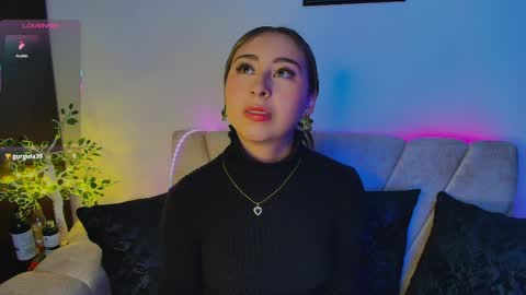 cloe_martinezz_ online show from May 8, 2026, 7:36 am