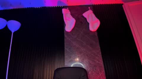 Cloe online show from December 4, 2025, 4:48 pm