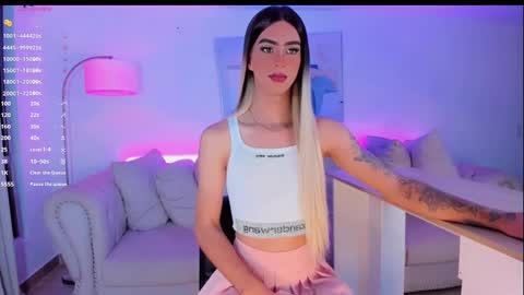 CLOE REMINTON online show from January 18, 2025, 7:07 am