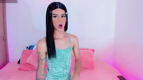 CLOE REMINTON online show from February 5, 2025, 2:08 am