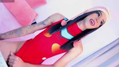 CLOE REMINTON online show from February 25, 2025, 9:53 am