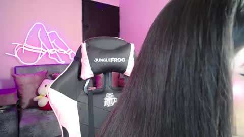 Snapshot of cloe_roouse chatting on March 3, 2025, 9:44 am Cloe online show from March 3, 2025, 9:44 am