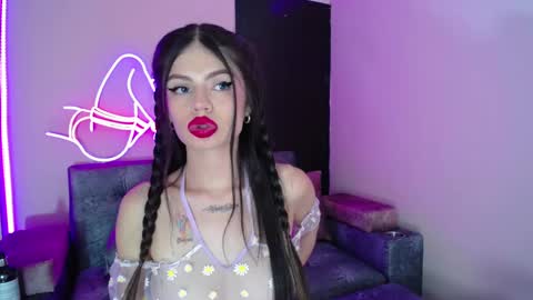Snapshot of cloe_roouse chatting on March 4, 2025, 6:26 am Cloe online show from March 4, 2025, 6:26 am
