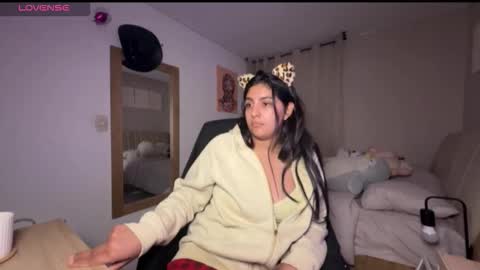 cloe small online show from October 23, 2025, 12:10 am