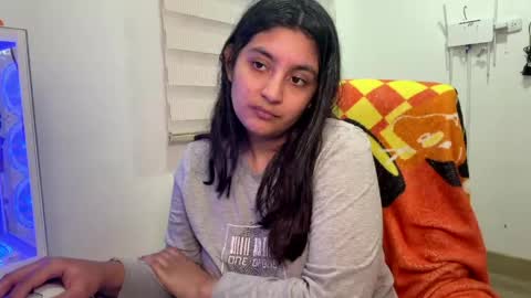 cloe small online show from June 5, 2026, 6:52 am