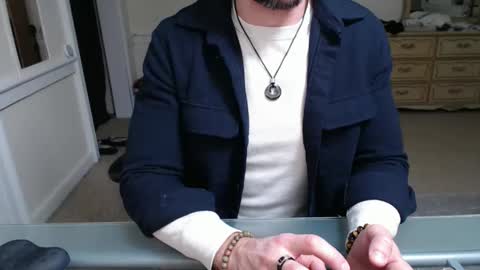 Cloud online show from November 24, 2025, 11:15 pm