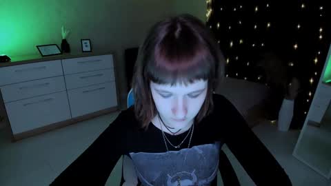  Clover  follow me  online show from December 12, 2024, 5:59 pm