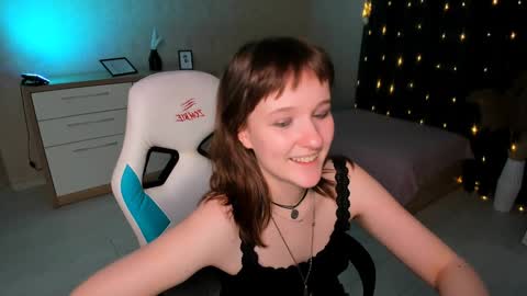  Clover  follow me  online show from December 18, 2024, 6:35 pm