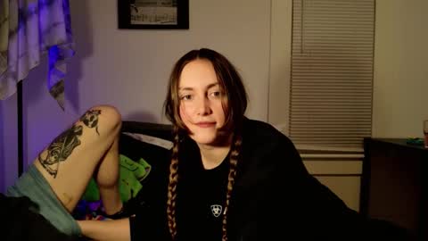 Clover online show from November 25, 2025, 5:07 am