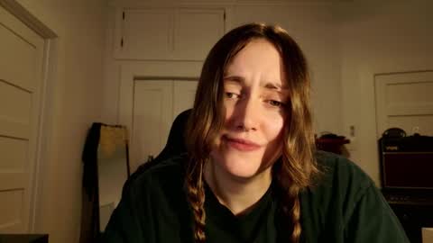 Clover online show from December 16, 2025, 3:33 am