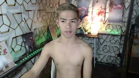 Snapshot of clyde_twinkx chatting on November 6, 2025, 11:33 am clyde_twinkx online show from November 6, 2025, 11:33 am