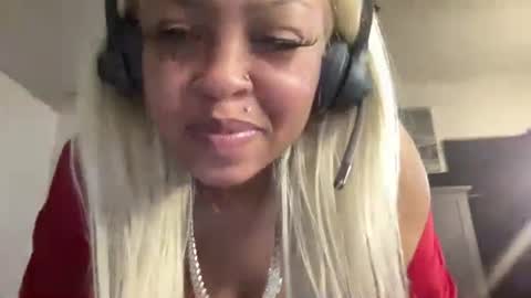 Snapshot of cocanutt_ chatting on February 8, 2025, 1:01 pm CocaNutt online show from February 8, 2025, 1:01 pm