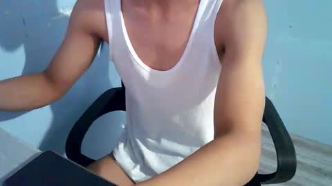 Snapshot of cocola000 chatting on October 23, 2025, 12:59 pm cocola000 online show from October 23, 2025, 12:59 pm