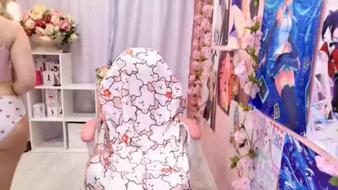 Mia online show from September 19, 2025, 3:24 pm