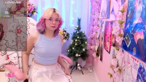 Mia online show from December 3, 2025, 3:43 pm