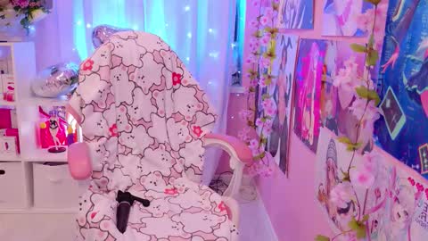 Mia online show from February 12, 2026, 8:59 pm