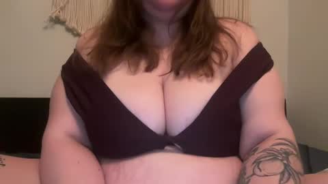 Snapshot of coconutbasil chatting on January 31, 2025, 12:29 pm coconutbasil online show from January 31, 2025, 12:29 pm