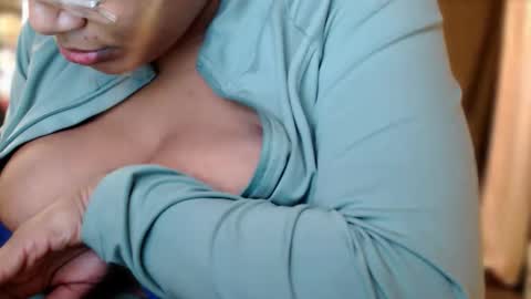 Big Titty Leara online show from November 7, 2025, 1:27 am