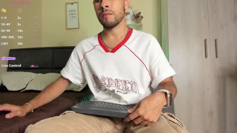 Snapshot of codyluke_ chatting on December 29, 2024, 1:34 am Cody Luke online show from December 29, 2024, 1:34 am