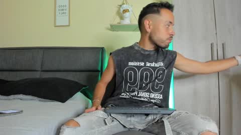 Snapshot of codyluke_ chatting on January 12, 2025, 12:18 am Cody Luke online show from January 12, 2025, 12:18 am