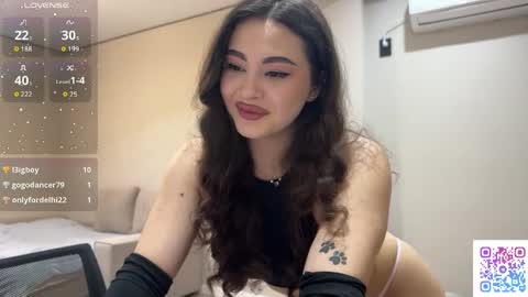 Snapshot of coffee_wihtout_milk chatting on May 22, 2026, 9:20 pm Yumi online show from May 22, 2026, 9:20 pm