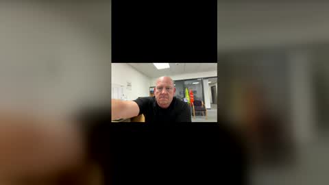 Snapshot of col4nows chatting on June 3, 2026, 2:33 pm col4nows online show from June 3, 2026, 2:33 pm