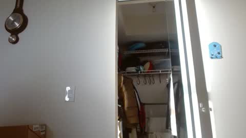 Colby big dick money online show from December 18, 2025, 12:33 pm