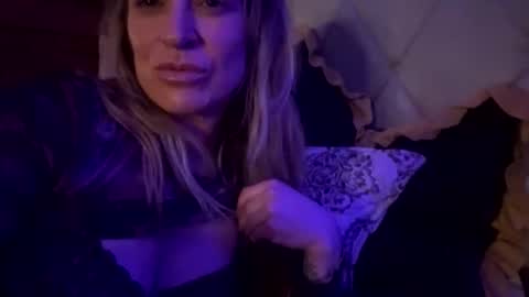 coldhearted69buthot online show from December 17, 2025, 5:24 am