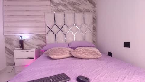 colett online show from November 8, 2025, 11:54 am