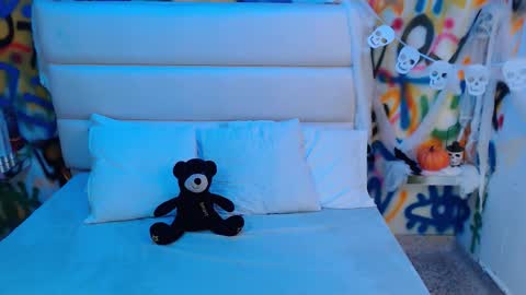 Snapshot of collins_aria chatting on October 11, 2025, 2:26 pm valentina online show from October 11, 2025, 2:26 pm