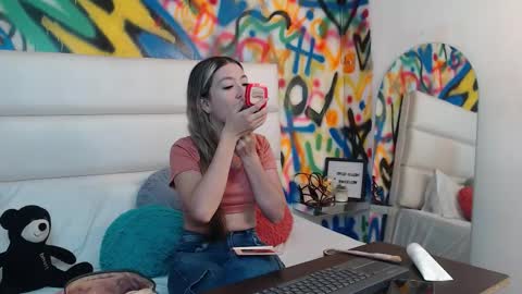 Snapshot of collins_aria chatting on January 18, 2026, 11:58 am valentina online show from January 18, 2026, 11:58 am