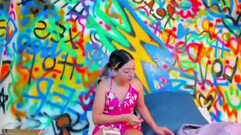 valentina online show from April 13, 2026, 11:59 am