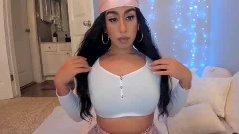 Snapshot of colombiantexas chatting on January 12, 2025, 11:15 pm    ........ Instagram  Lorysexys online show from January 12, 2025, 11:15 pm