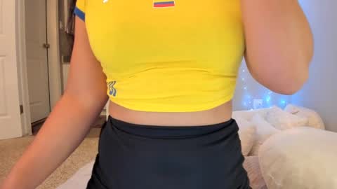 Snapshot of colombiantexas chatting on February 15, 2025, 8:11 pm    ........ Instagram  Lorysexys online show from February 15, 2025, 8:11 pm