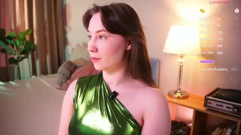 Snapshot of come_in_bed chatting on April 30, 2026, 2:01 pm Audrey online show from April 30, 2026, 2:01 pm