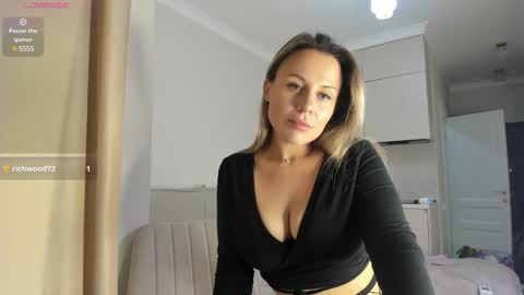 Snapshot of cometoseeme_ chatting on December 25, 2024, 9:00 pm Alice online show from December 25, 2024, 9:00 pm