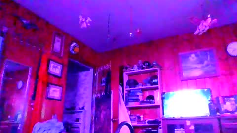 Snapshot of comforter8 chatting on November 2, 2025, 11:51 pm Comforter8 online show from November 2, 2025, 11:51 pm