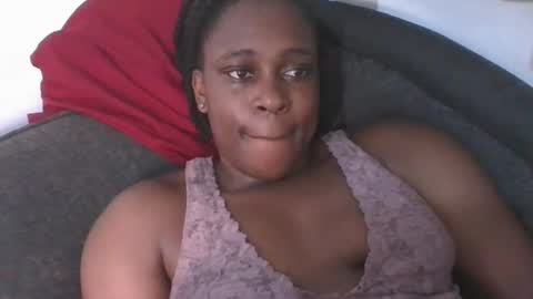 Snapshot of comicalcara chatting on February 20, 2025, 2:13 pm Cara online show from February 20, 2025, 2:13 pm