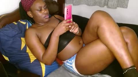 Snapshot of comicalcara chatting on November 17, 2025, 6:19 am Cara online show from November 17, 2025, 6:19 am