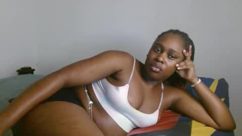 Snapshot of comicalcara chatting on December 14, 2025, 11:37 am Cara online show from December 14, 2025, 11:37 am