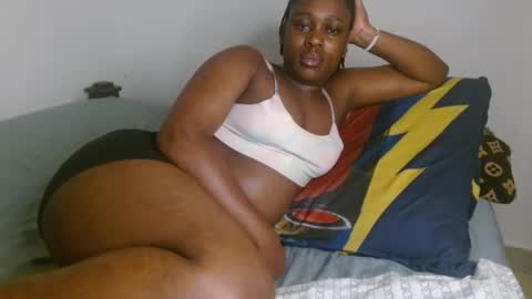 Snapshot of comicalcara chatting on December 14, 2025, 11:42 pm Cara online show from December 14, 2025, 11:42 pm