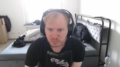 Snapshot of commanderchip chatting on October 19, 2025, 12:39 pm commanderchip online show from October 19, 2025, 12:39 pm